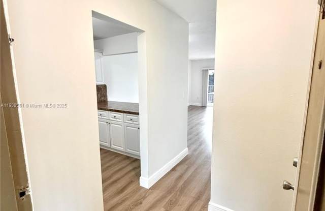 Photo of 2400 NW 16th St Rd