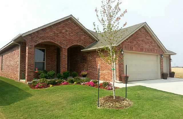 BEAUTIFUL 4 BED 2 BATH HOME IN DEER CREEK SCHOOL DISTRICT - 8120 Northwest 159th Street, Oklahoma City, OK 73013