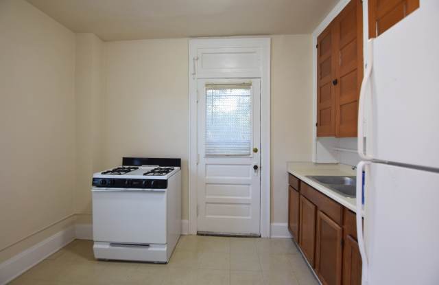 183 1/2 E. 2nd Avenue