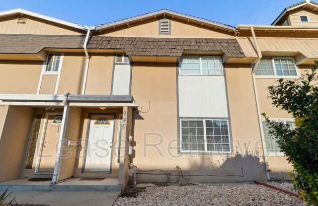 940 Palm Cir