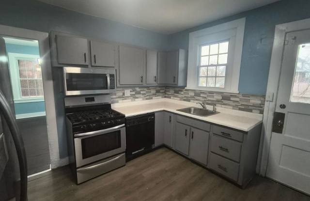 3 bedroom 1 bathroom house for rent in Duquesne!