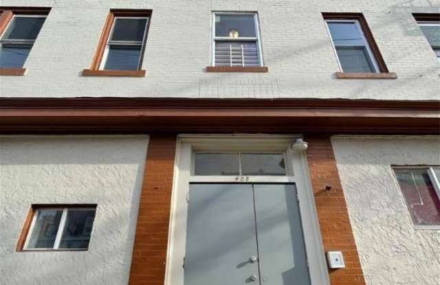 Photo of 408 W Washington Street unit: 2E