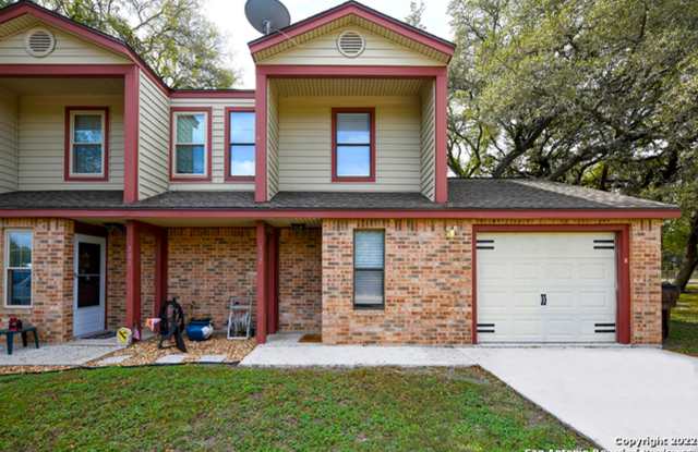 *COMING SOON* BEAUTIFUL 2 Story Townhome In Canyon Lake!