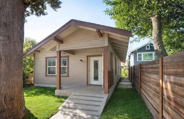 Cute One Bedroom Detached Unit