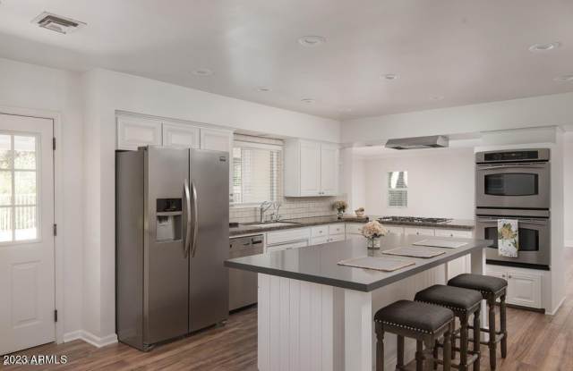 5502 E CALLE REDONDA --