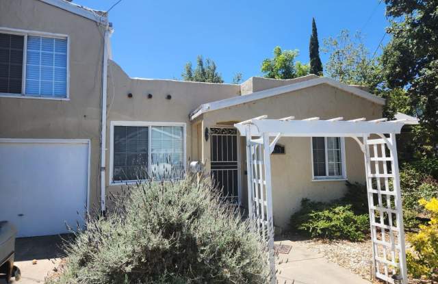 623 W 12th Street