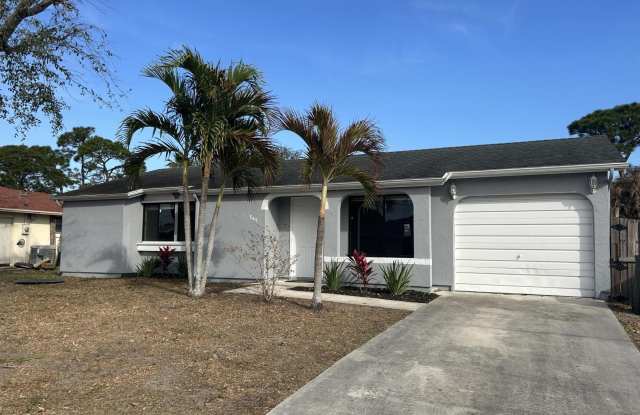 565 SE Thornhill Drive