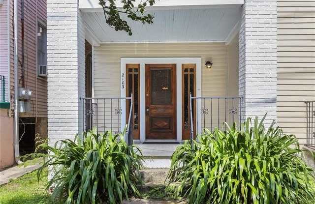 Photo of 2103 MARENGO Street