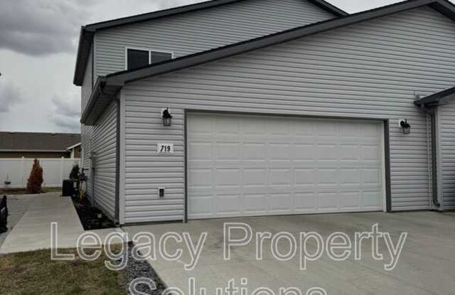 719 Hillcrest Dr.