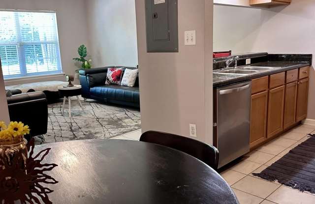 2740 W Tharpe Street unit: 203