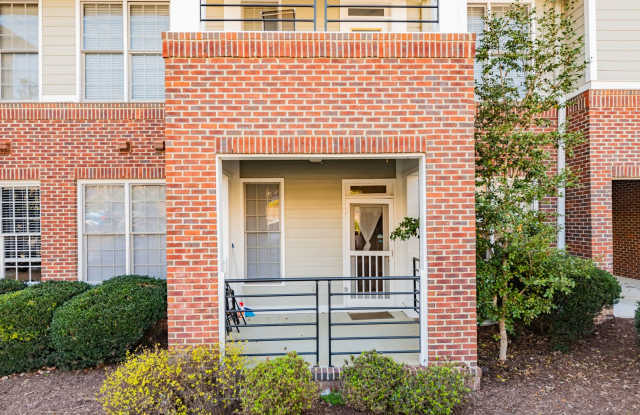 Cute & Cozy Condo in Southern Village!