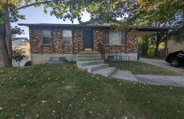 Single family home in Sandy, 4 bed 2 bath, huge backyard and deck