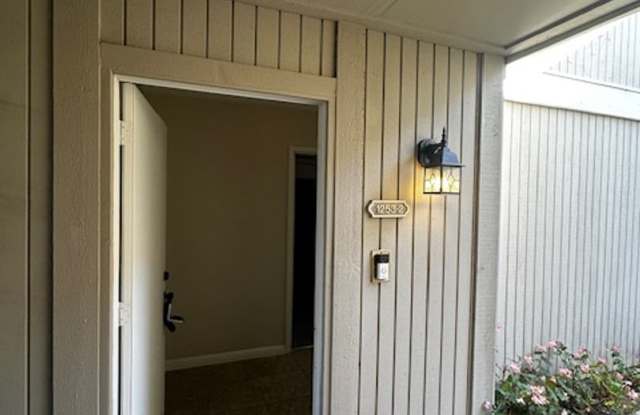 Upstairs Townhouse, Updated!