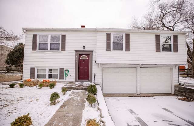 Charming 3-Bedroom Home with Bonus Room in Sylvania!