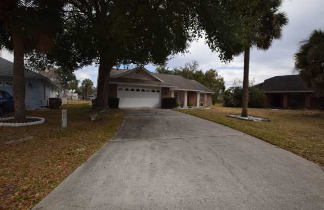 This charming 3 Bedroom, 2 Bath Single Family Home For Rent at 1025 Lester Ridge Court. Kissimmee, FL 34747