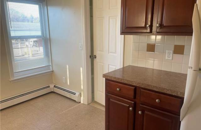 585 Main Street unit: 2A