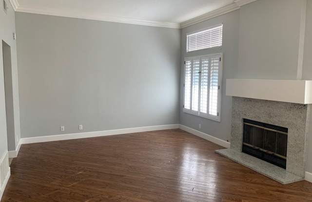 Upgraded 2bdrm in Mission Viejo