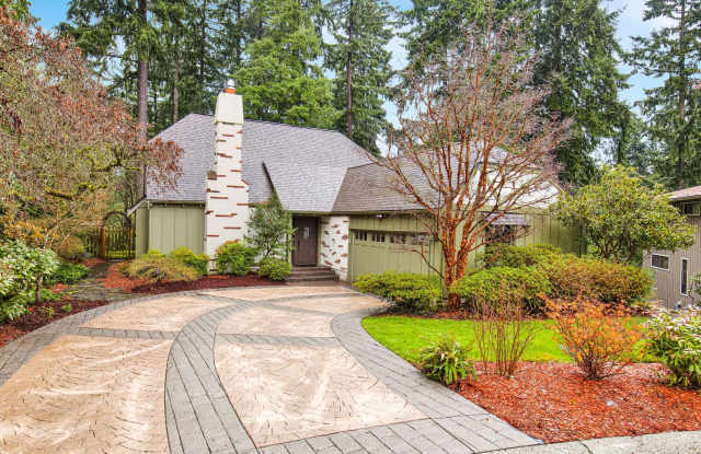 Luxury 3-bedroom Kirkland Bungalow