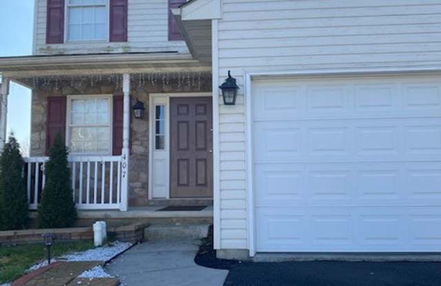 Great town home in Sterling Place - 407 Elmshire Drive, Lancaster County, PA 17603