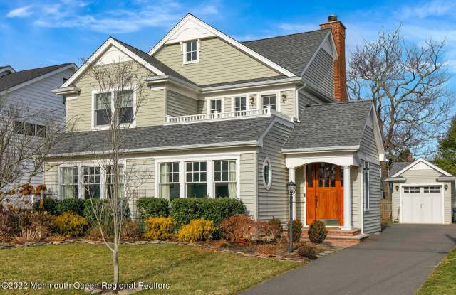 812 Claridge Drive