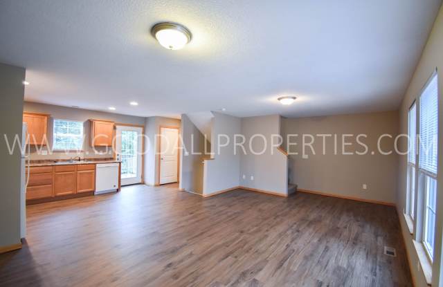 TWO FREE MONTHS OF RENT POSSIBLE!! 2 bedroom 2.5 bath Townhome in Urbandale with attached garage!