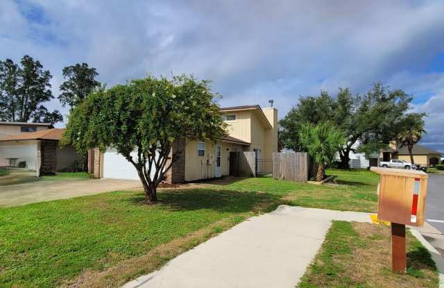 Venetian Villa 2 Bedroom 2 Bath 2 Car Garage w/Waterview!