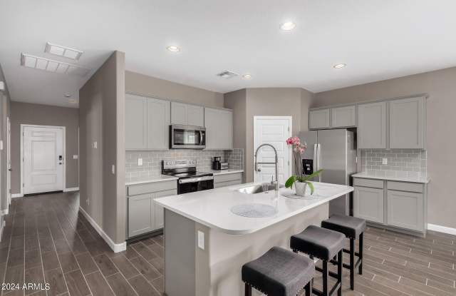 23950 W Hilton Avenue