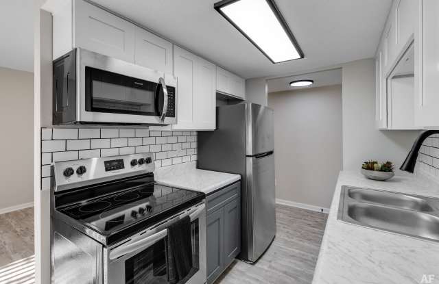 Photo of Emerald Square Villas