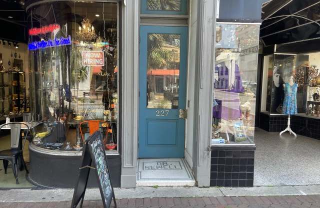 227 W Broughton St
