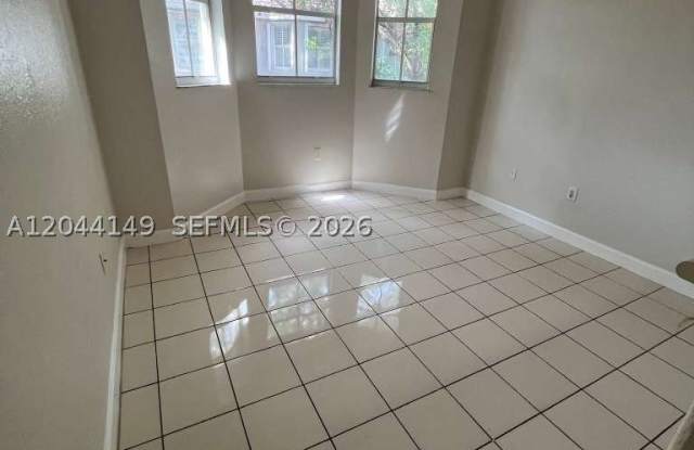 1661 SE 28th St