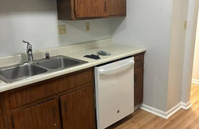 3050 Jacqueline Drive #8 - 8