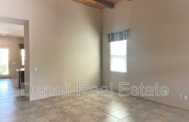 10369 E Roylstons Lane