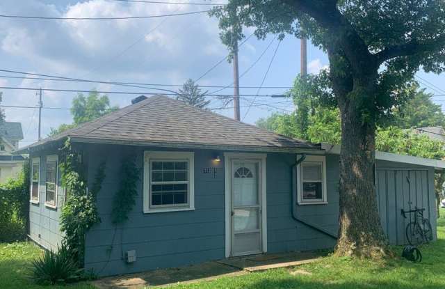 712 1/2 E. Cottage Grove Ave