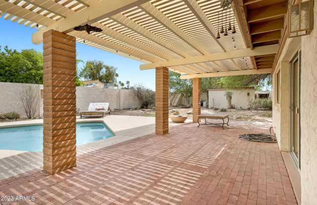 2006 E LOMA VISTA Drive