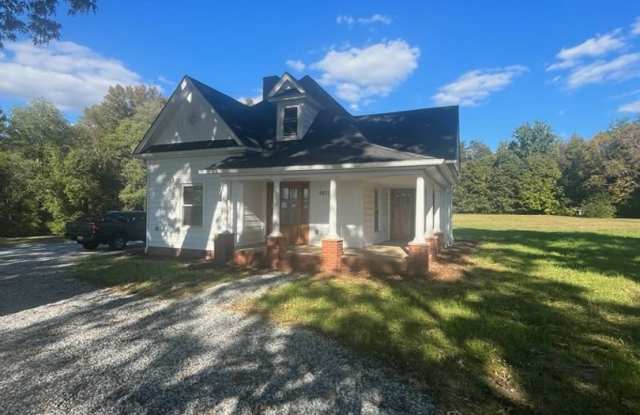 Modern Farmhouse for Rent in Browns Summit NC