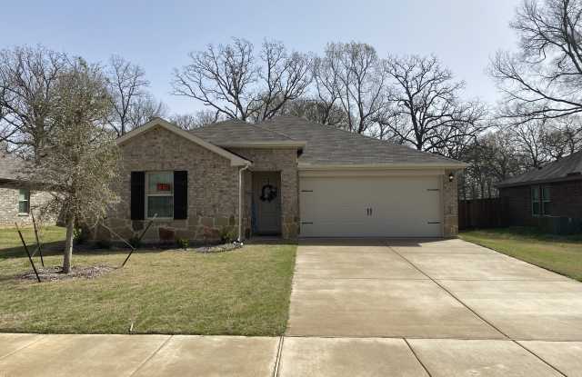 1008 N River Oaks Ln