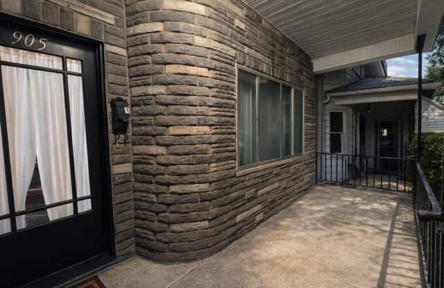 905 Quincy Avenue unit: 2