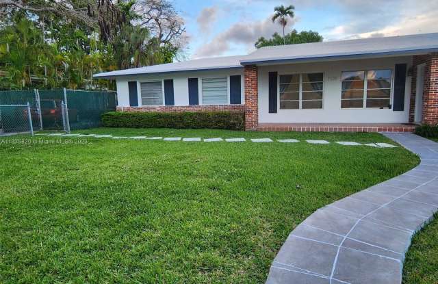 7105 SW 84th Ave