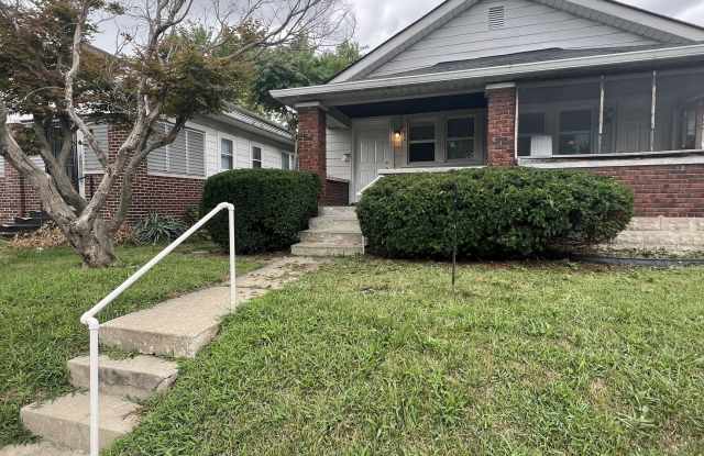 Photo of 854 N Bradley Avenue