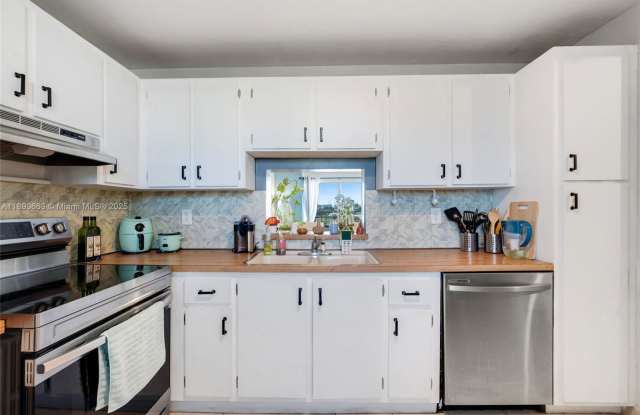 321 Southeast 3rd Street