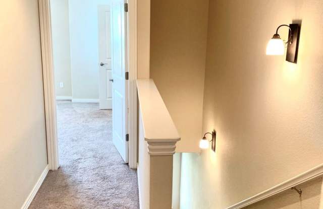 Photo of Beautiful Townhome Close to The Pinnacle!