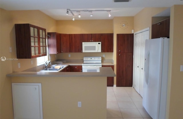 8351 SW 124th Ave Apt 105 - 8351 Southwest 124th Avenue, Kendale Lakes, FL 33183