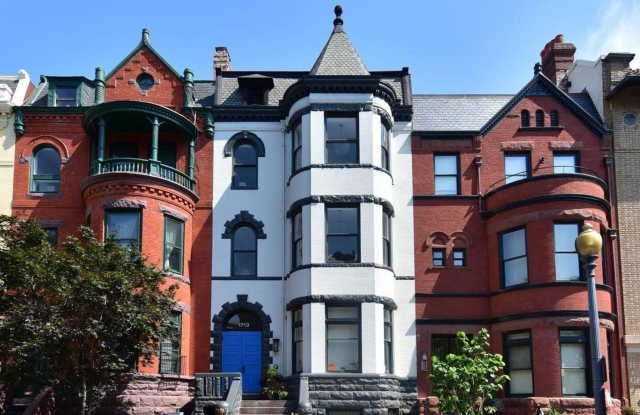Centrally located 1BR/1BA Dupont Circle $2600 a month