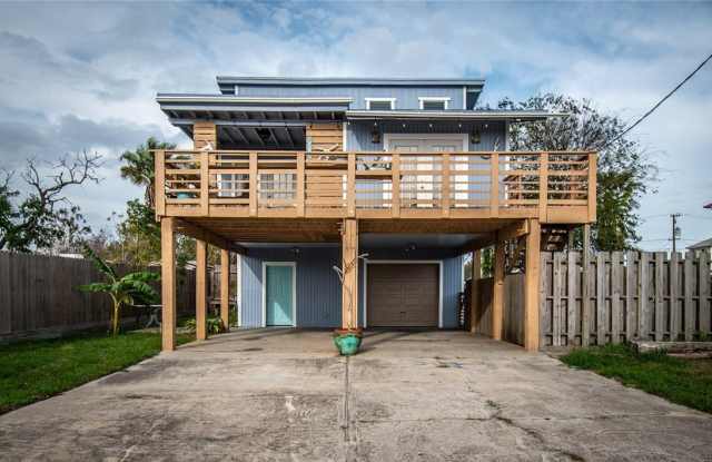 938 E Lakeside Drive