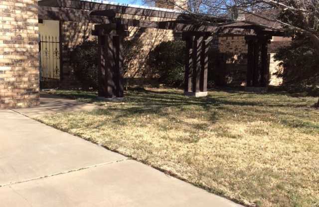 1612 Colonial Parkway