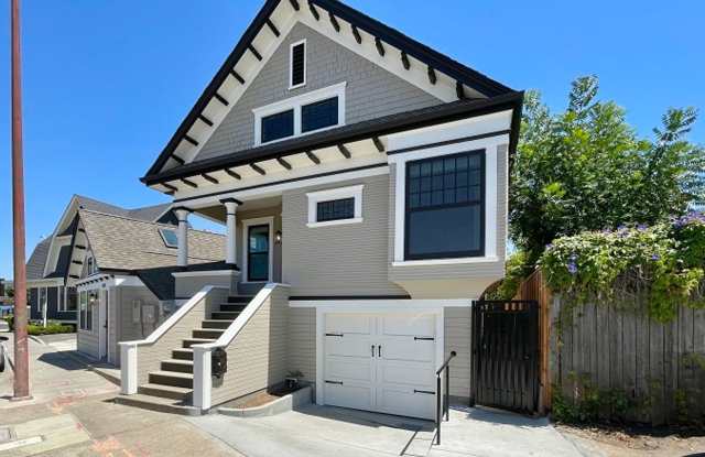 Charming Remodeled Napa Victorian – 2 Bed / 1 Bath