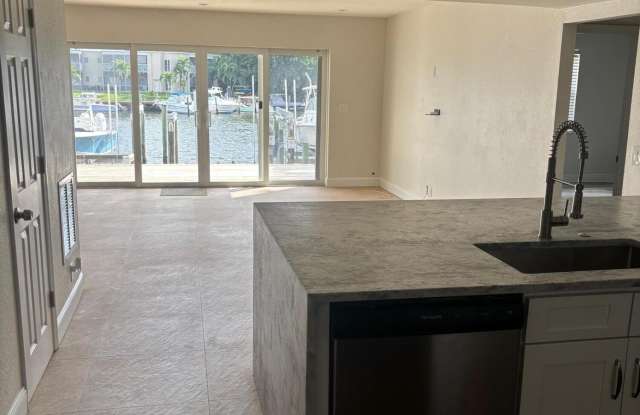 Photo of 424 Northlake Court