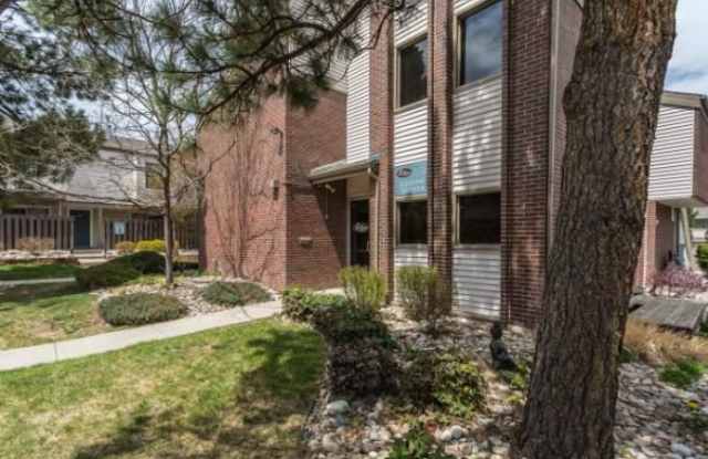 8525 E Hampden Ave, #220