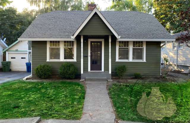 Cute Bungalow in NE Salem - Available Now - 1335 18th Street Northeast, Salem, OR 97301