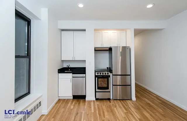 Photo of 450 East 81st St.